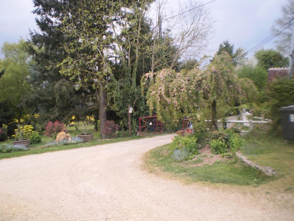 Camping Le Bois Jahan Brunelles Exteriör bild